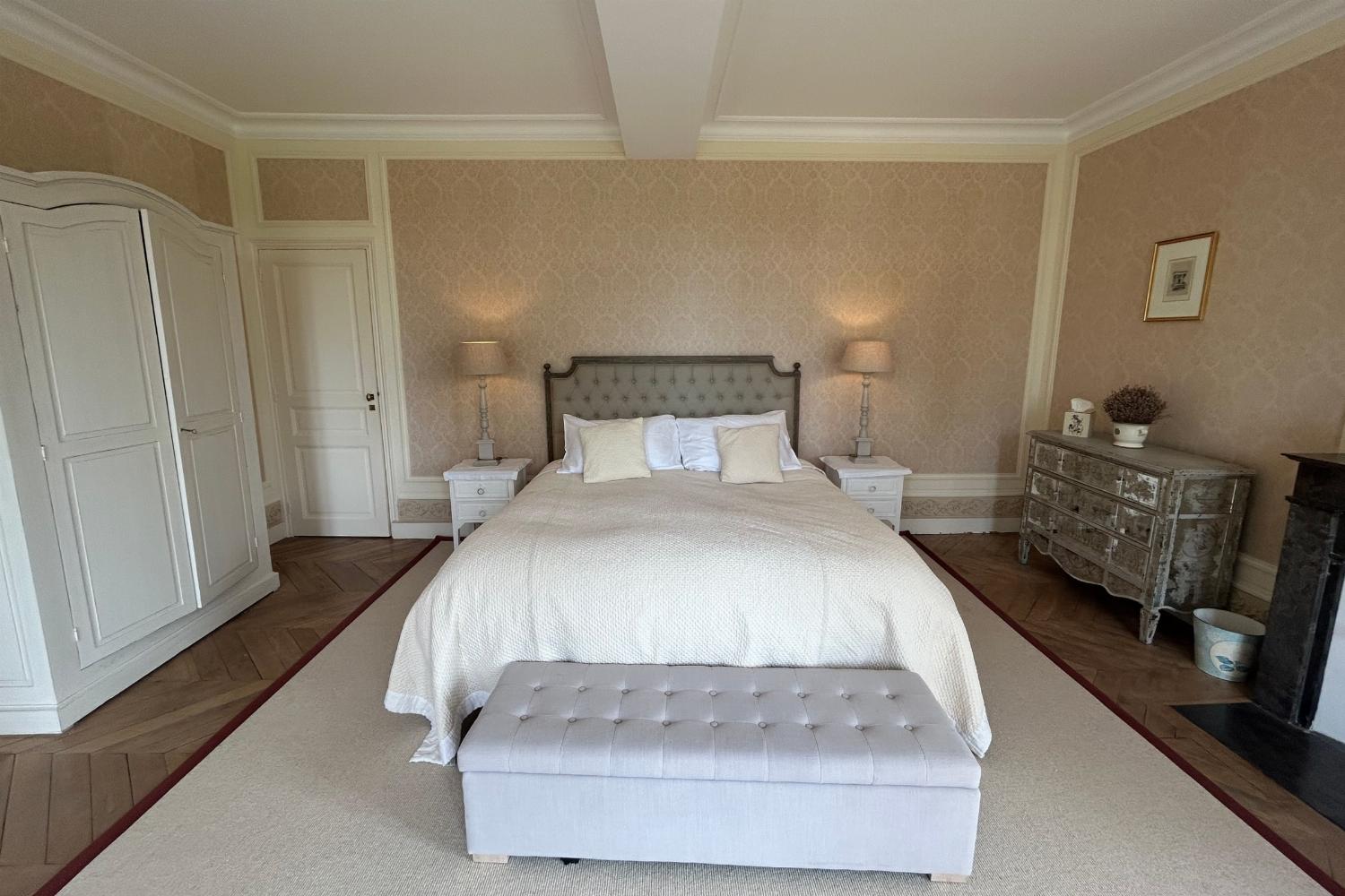 Bedroom | Holiday château in Burgundy