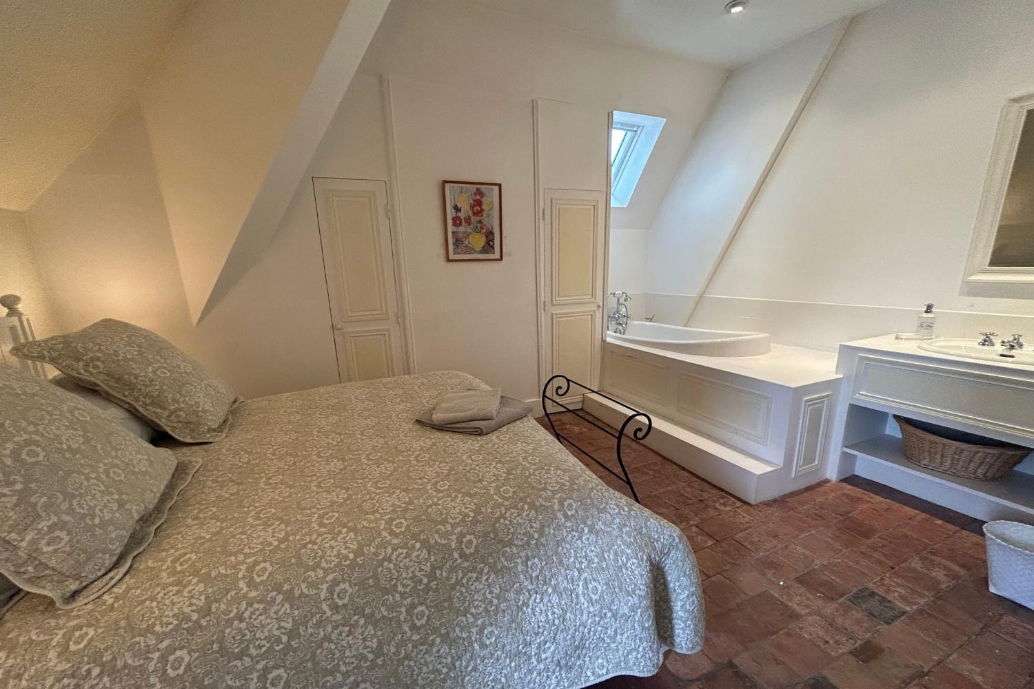 Bedroom | Holiday château in Burgundy