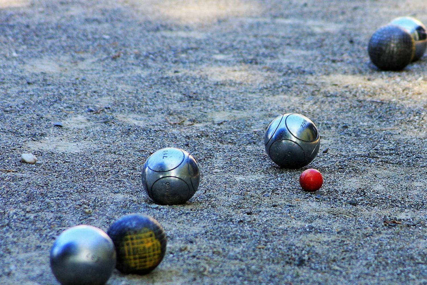 Boules court