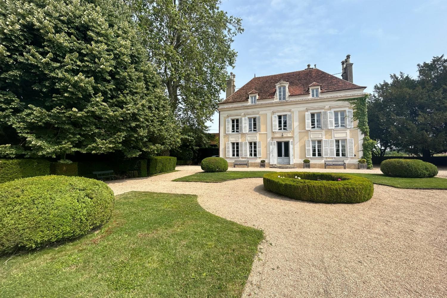Holiday château in Burgundy