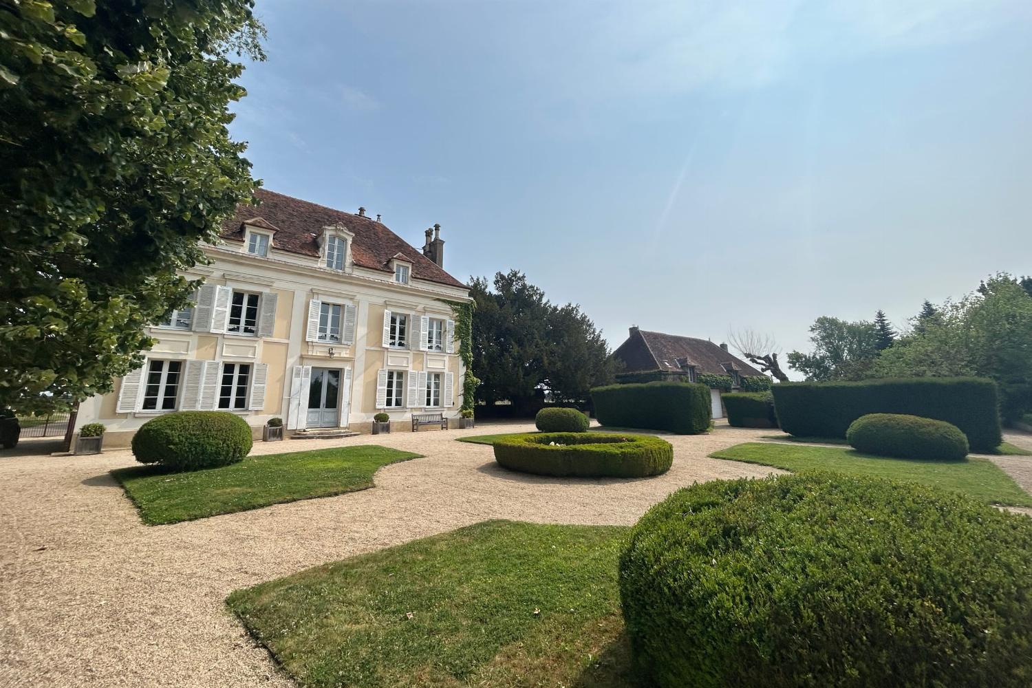 Holiday château in Burgundy