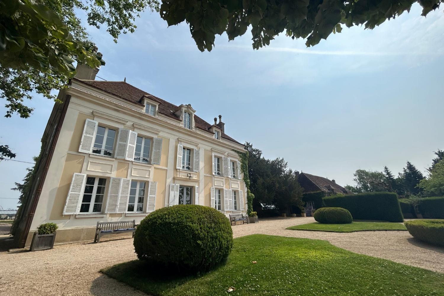 Holiday château in Burgundy