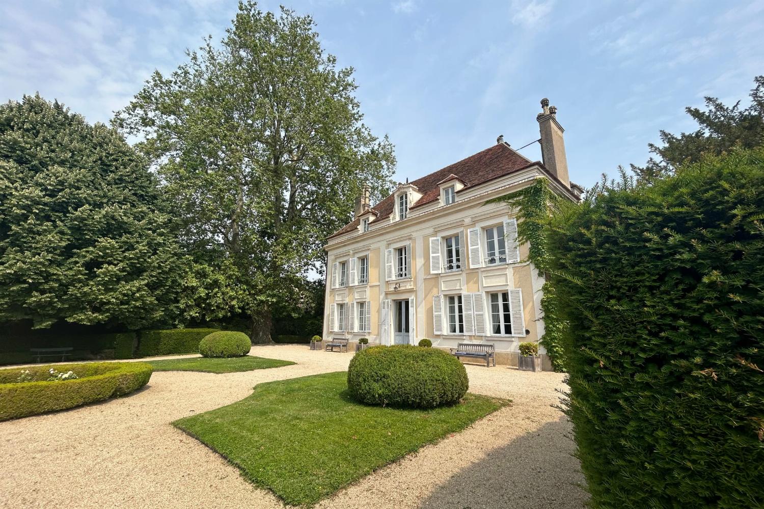 Holiday château in Burgundy