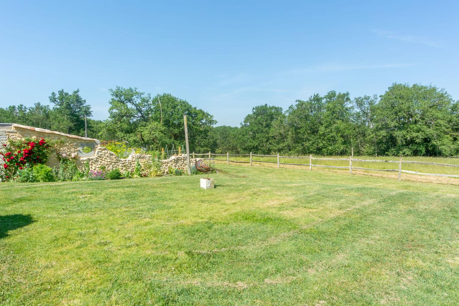 Garden  Holiday home in Dordogne