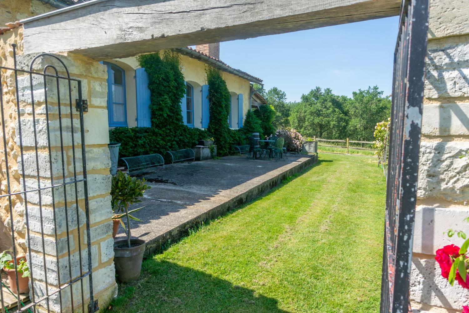 Garden  Holiday home in Dordogne