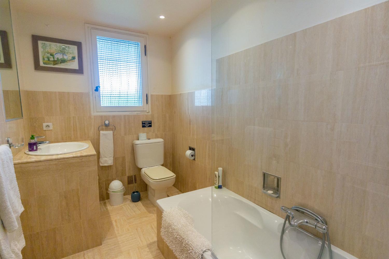 Bathroom | Holiday villa in Provence