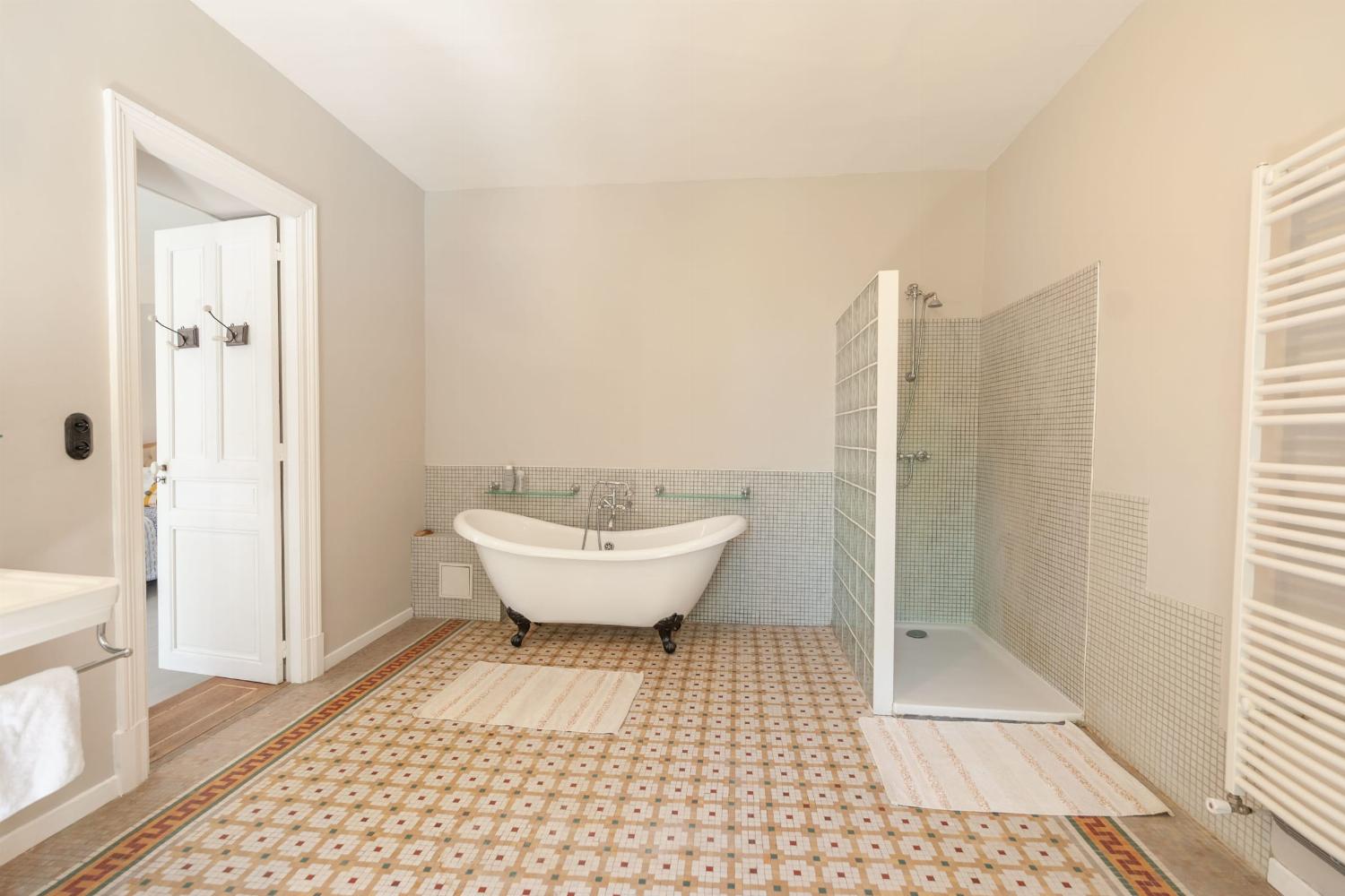Bathroom | Rental home in South of France