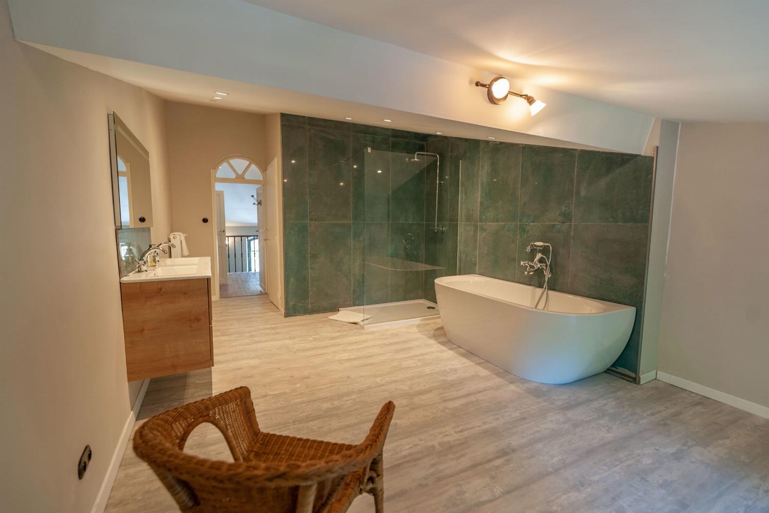Bathroom | Rental home in South of France