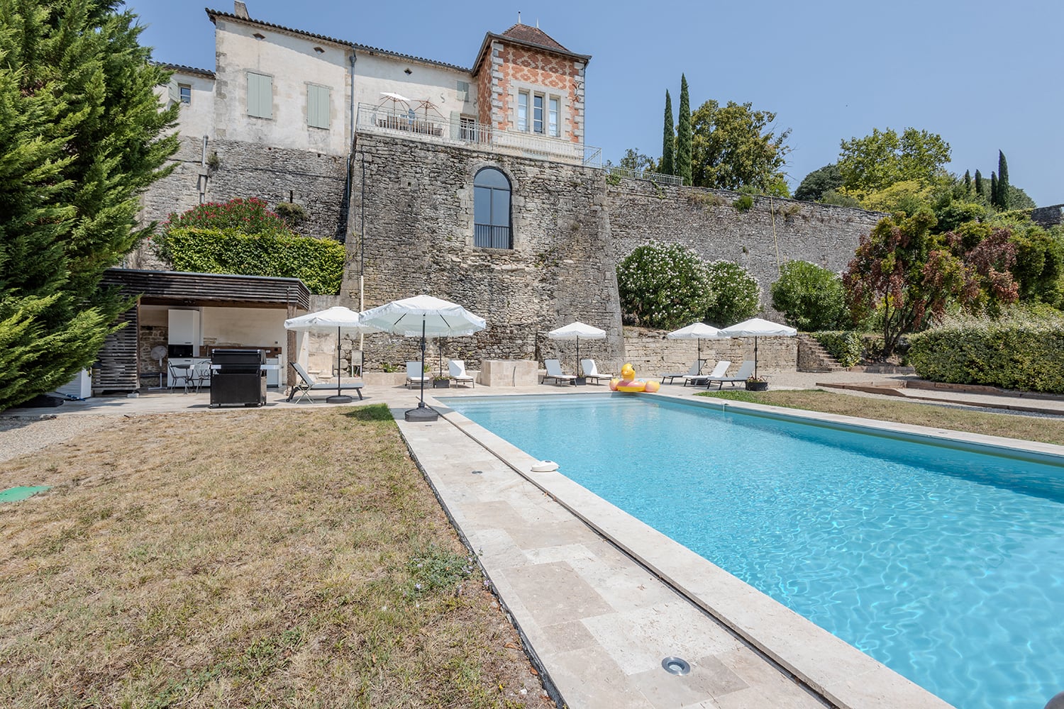 Rental home in Duras with private heated pool Rental home in Duras with private heated pool