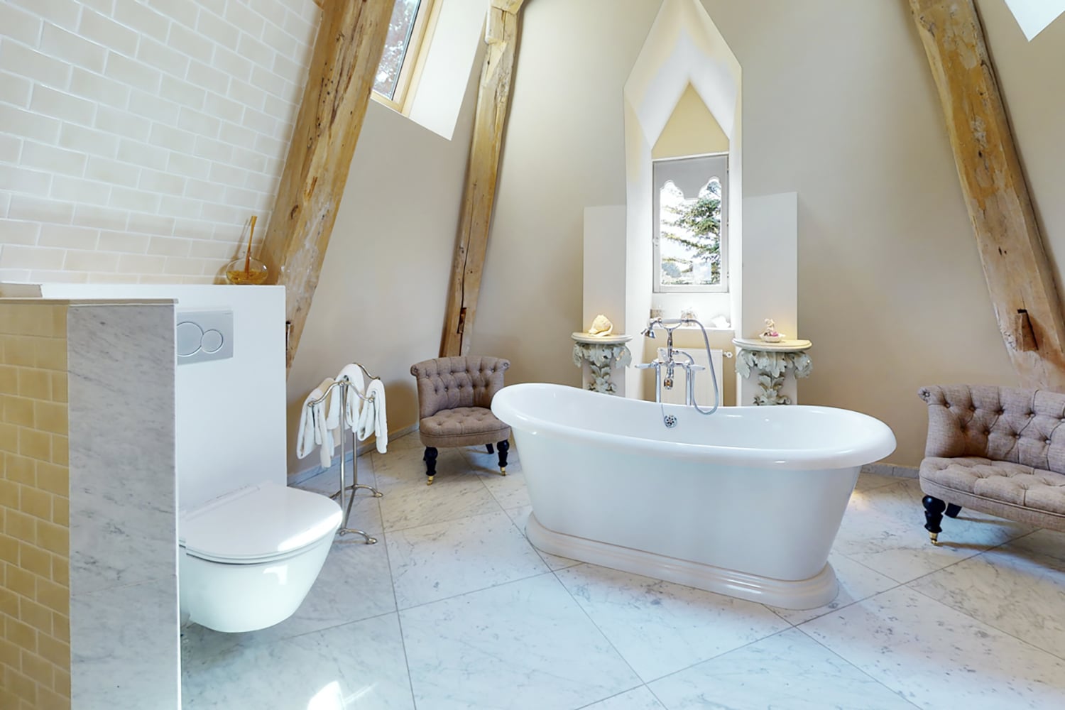 Bathroom | Holiday château in Nouvelle-Aquitaine