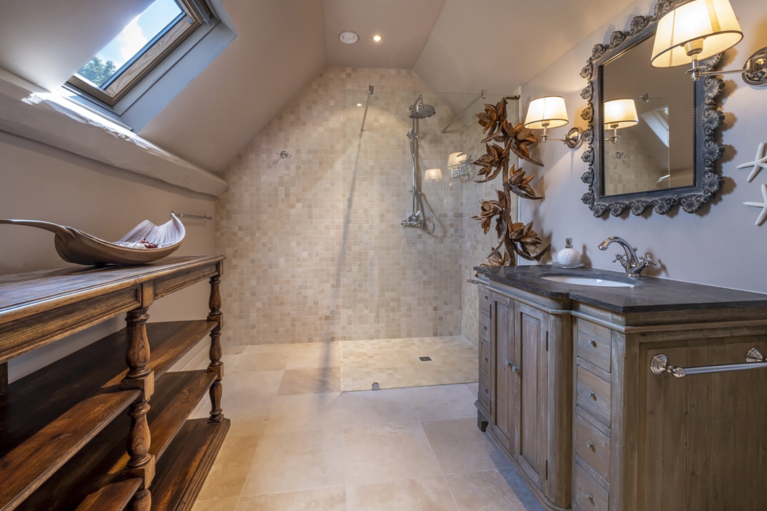 Bathroom | Holiday château in Nouvelle-Aquitaine