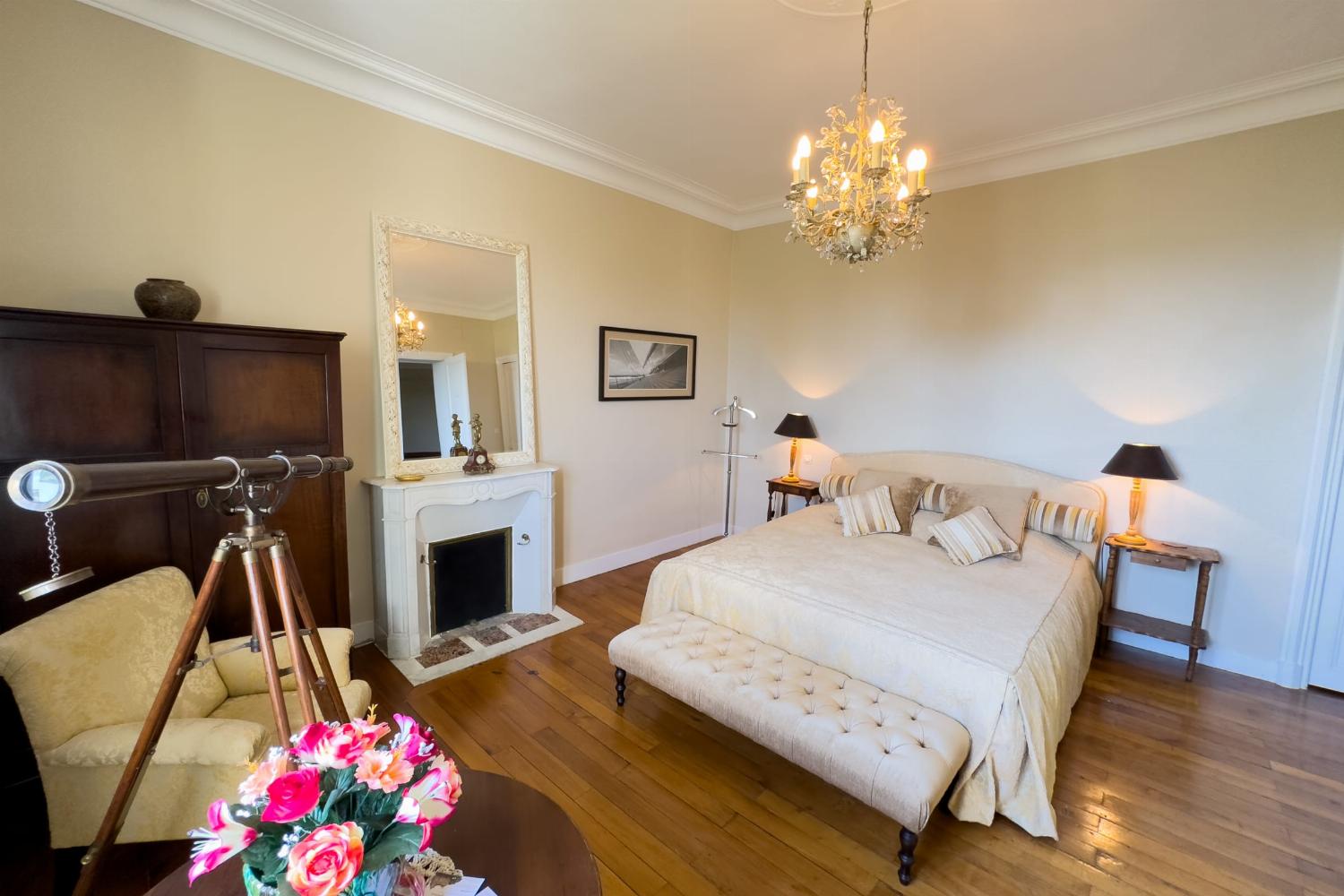 Bedroom | Holiday château in Nouvelle-Aquitaine