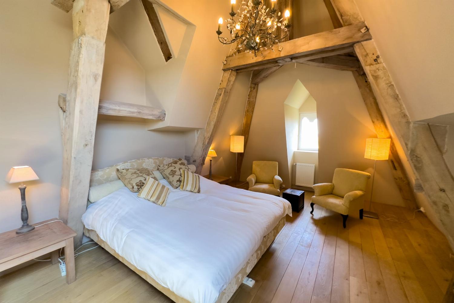 Bedroom | Holiday château in Nouvelle-Aquitaine