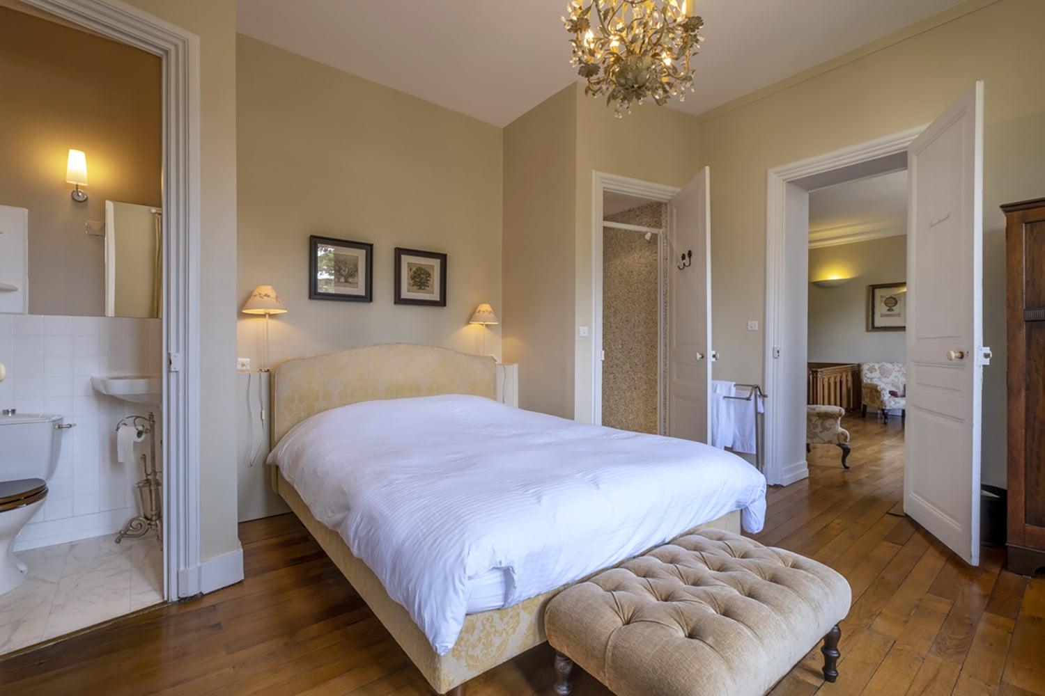 Bedroom | Holiday château in Nouvelle-Aquitaine