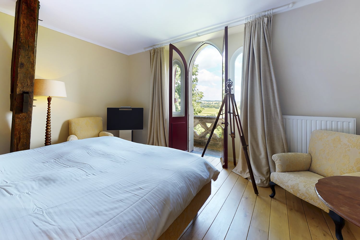 Bedroom | Holiday château in Nouvelle-Aquitaine