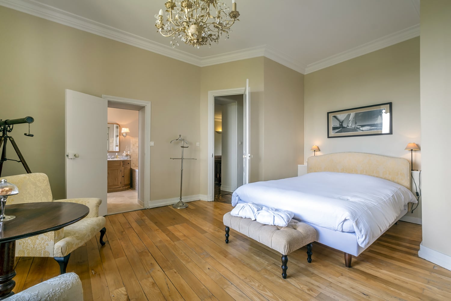 Bedroom | Holiday château in Nouvelle-Aquitaine