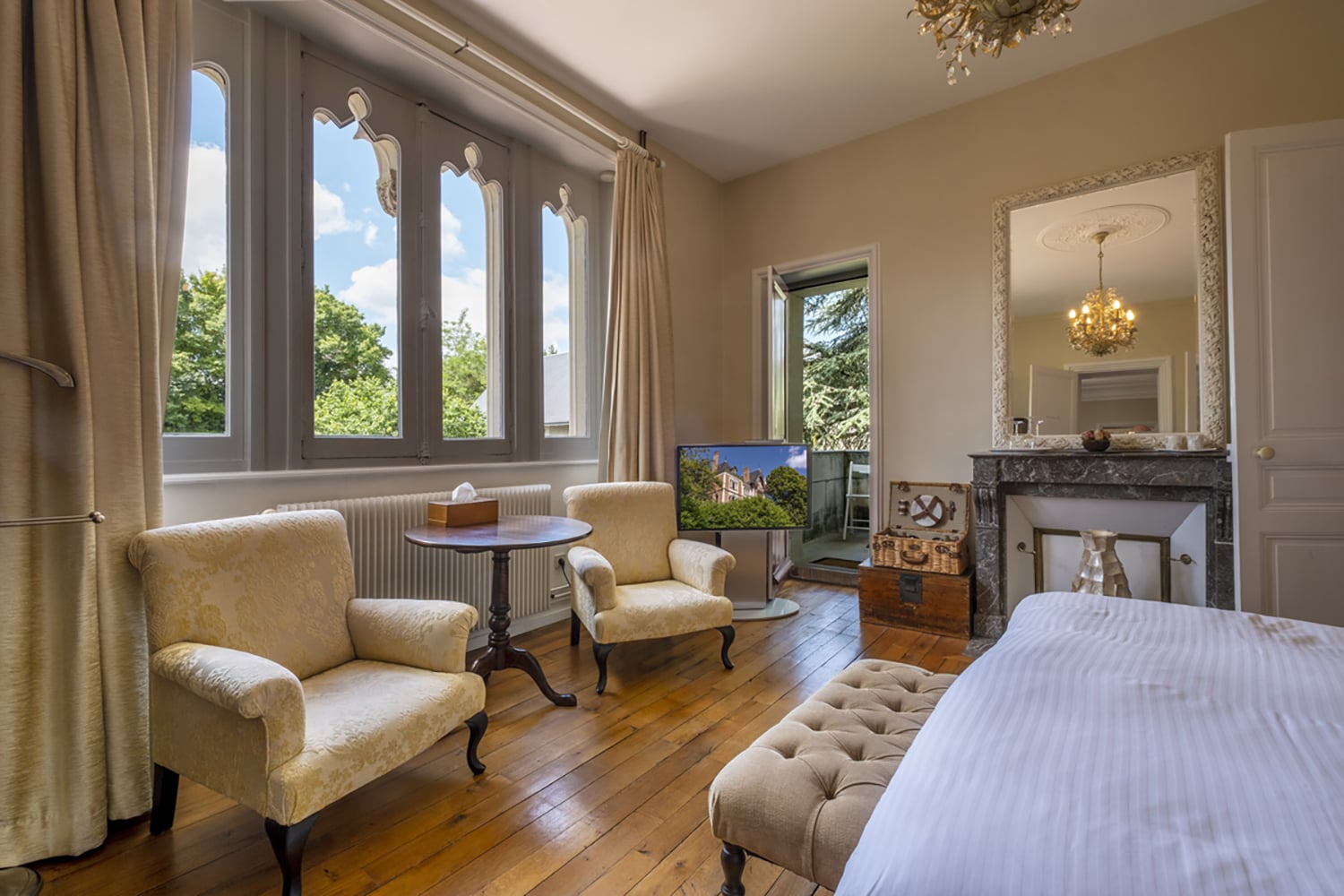 Bedroom | Holiday château in Nouvelle-Aquitaine