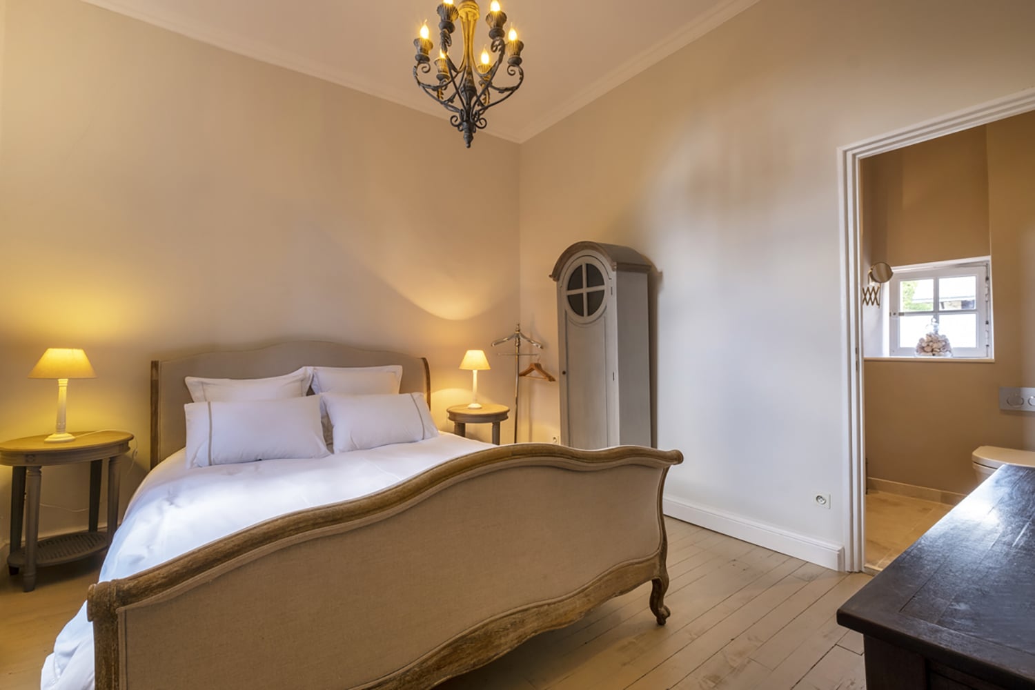 Bedroom | Holiday château in Nouvelle-Aquitaine