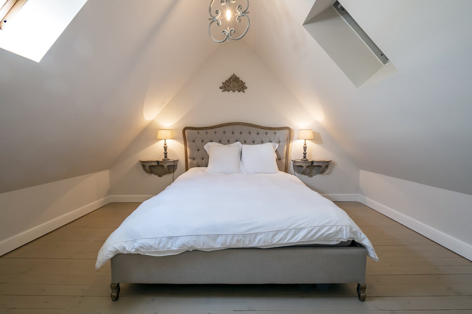 Bedroom | Holiday château in Nouvelle-Aquitaine