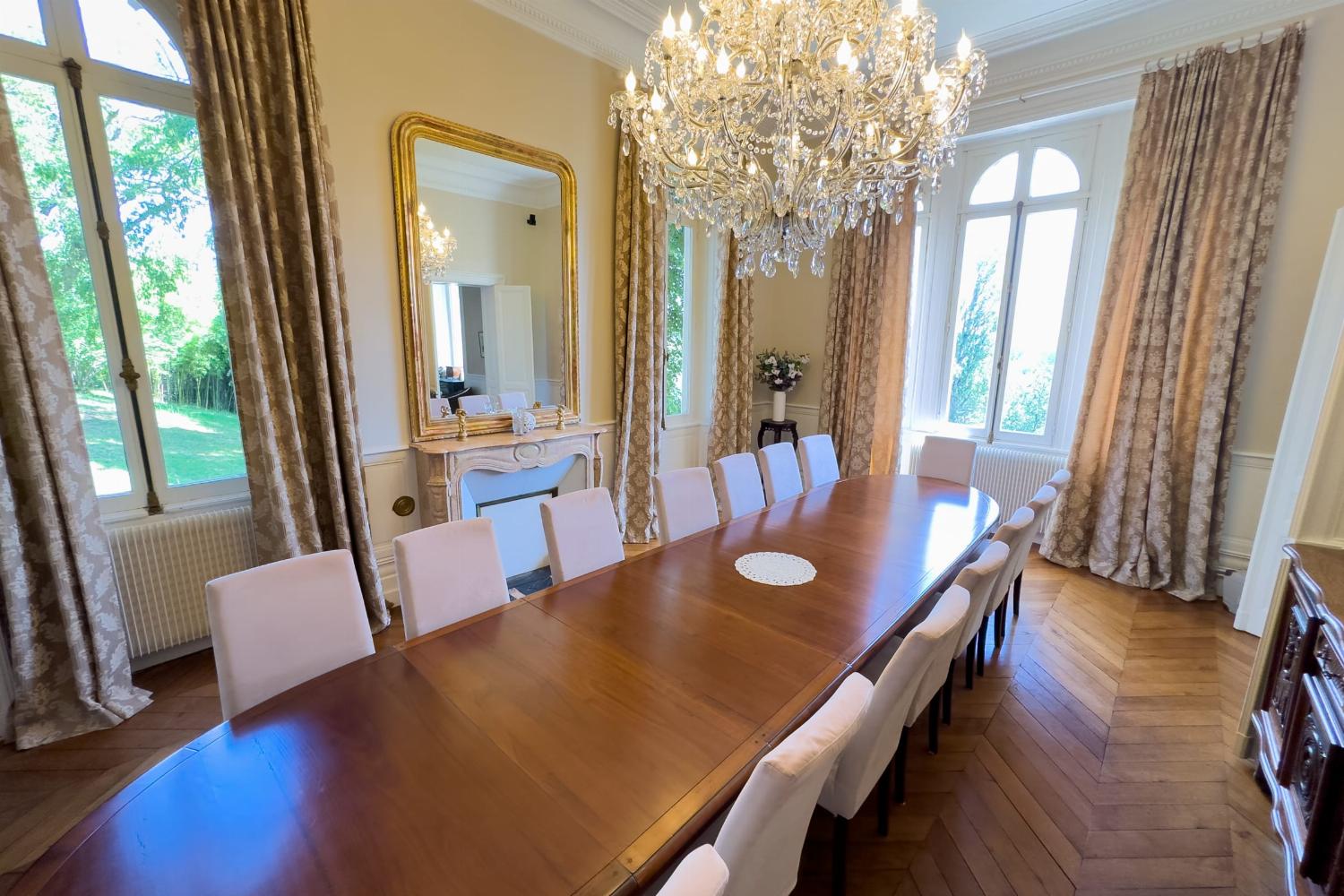 Dining room | Holiday château in Nouvelle-Aquitaine