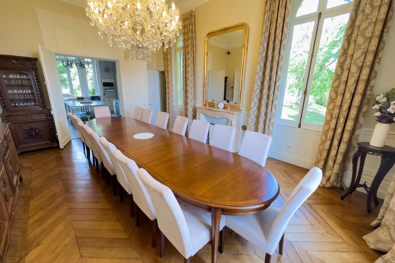 Dining room | Holiday château in Nouvelle-Aquitaine