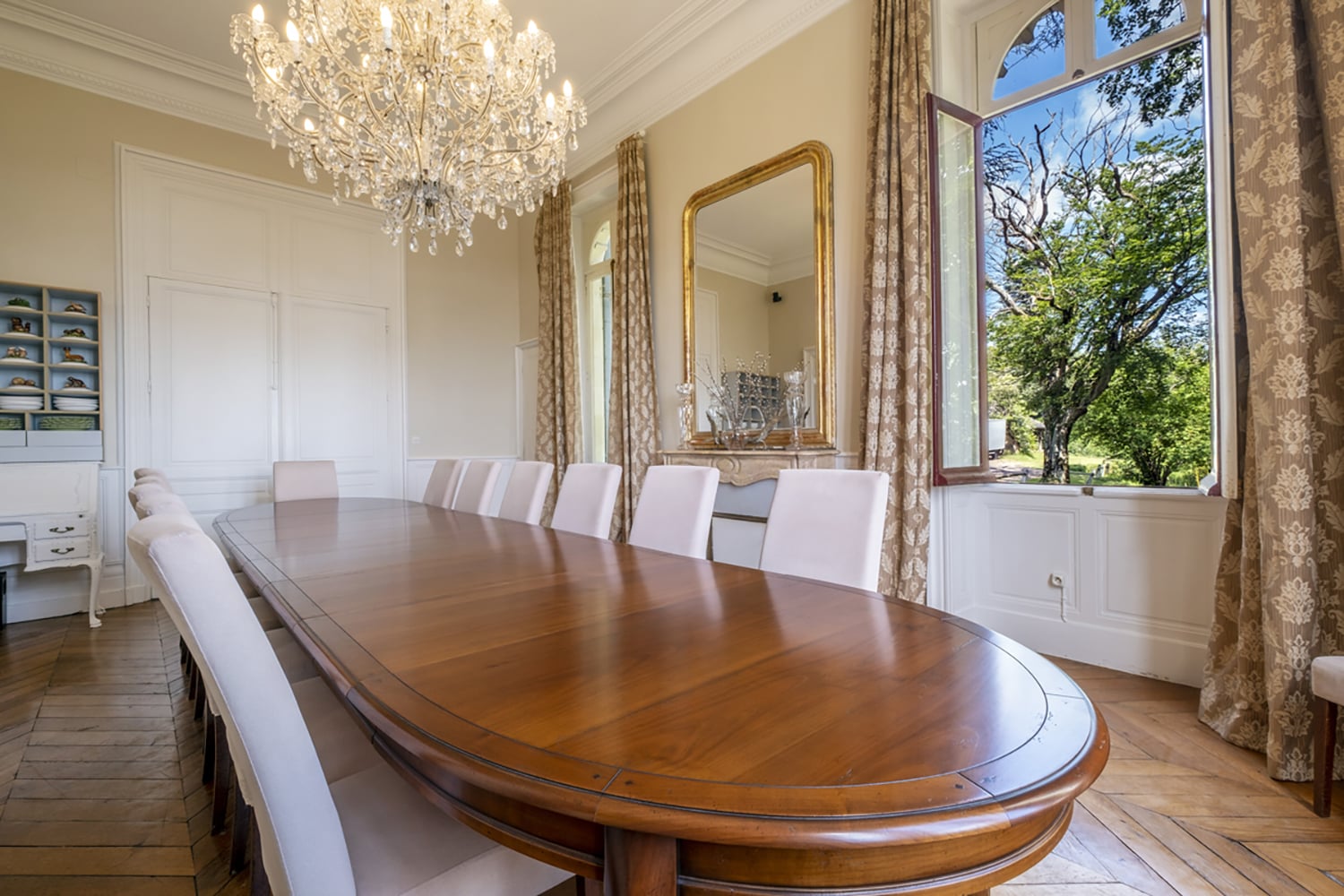 Dining room | Holiday château in Nouvelle-Aquitaine