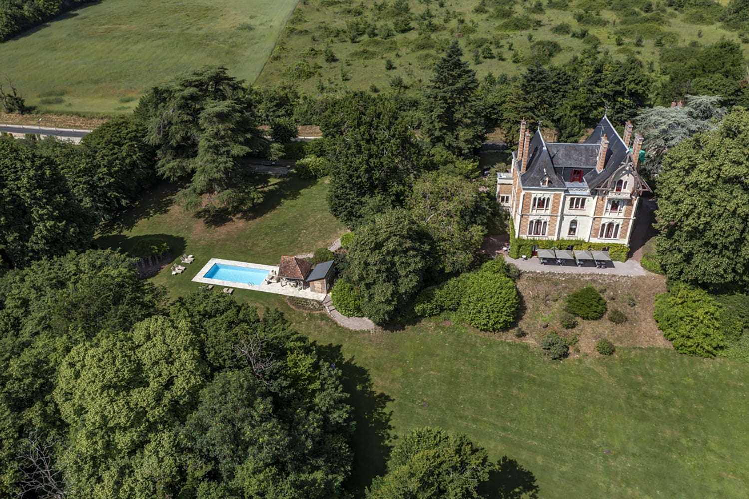 Holiday château in Nouvelle-Aquitaine with private heated pool