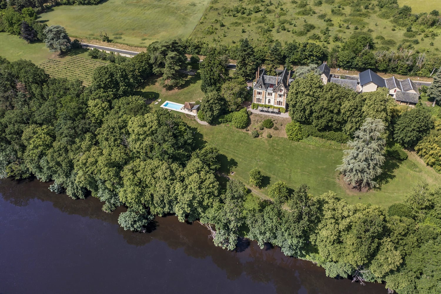 Holiday château in Nouvelle-Aquitaine with private heated pool