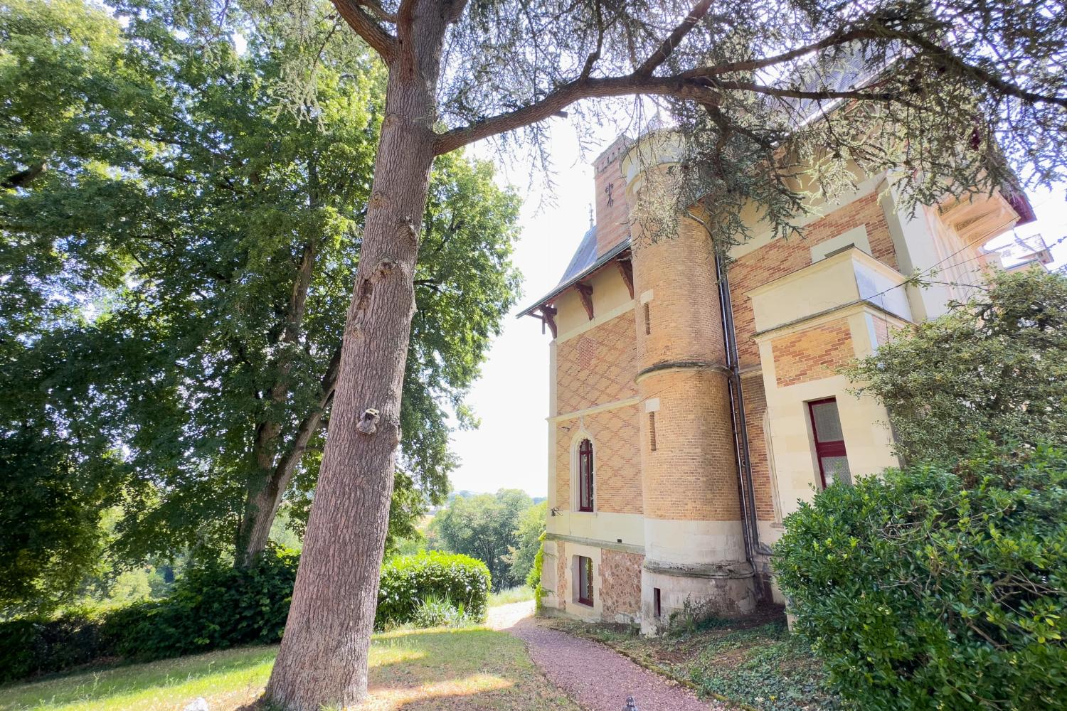 Holiday château in Nouvelle-Aquitaine