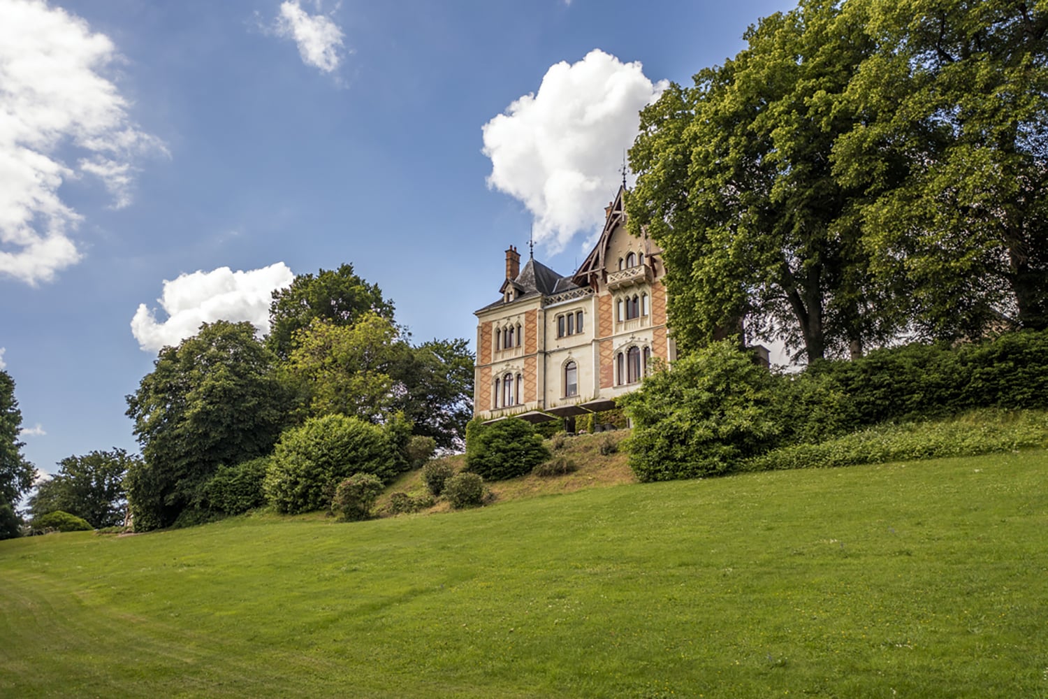 Holiday château in Nouvelle-Aquitaine