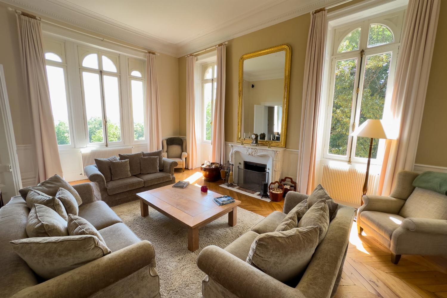 Living room | Holiday château in Nouvelle-Aquitaine