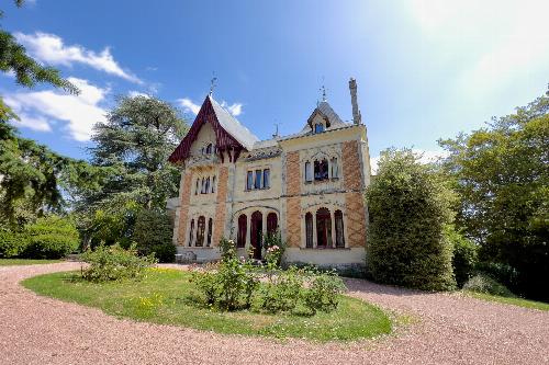 Holiday château in Nouvelle-Aquitaine