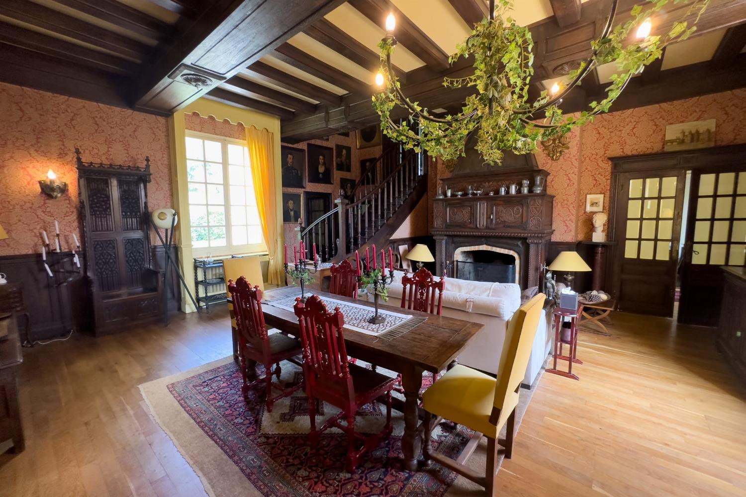 Dining room | Holiday château in Dordogne