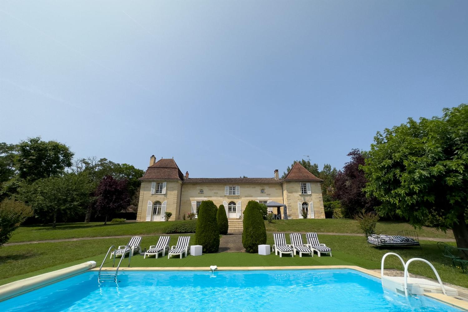 Holiday château in Dordogne with private heated pool