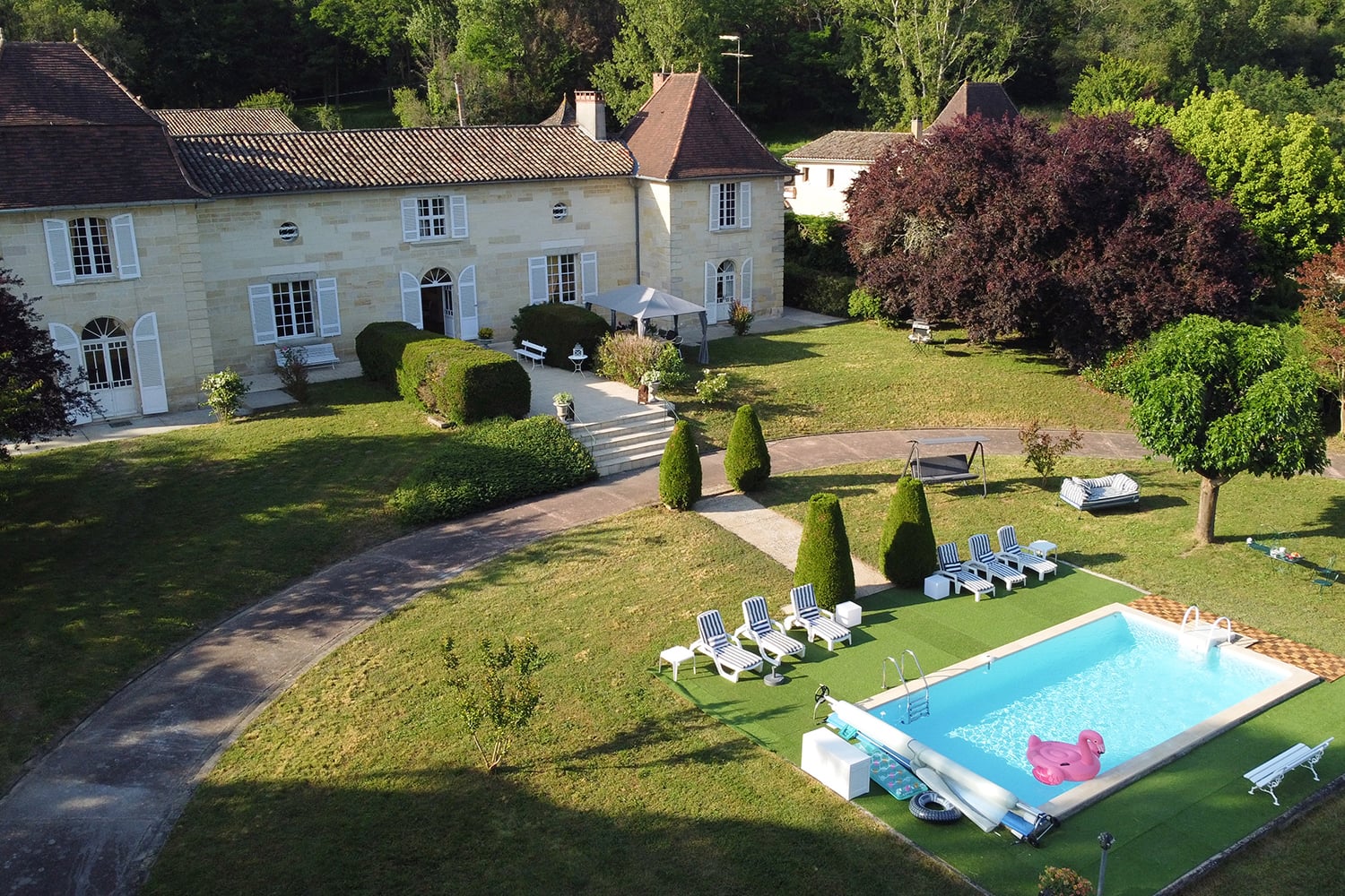 Holiday château in Dordogne with private heated pool