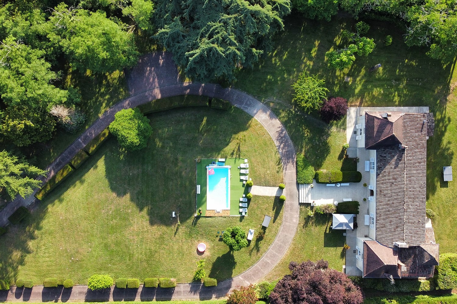 Holiday château in Dordogne with private heated pool