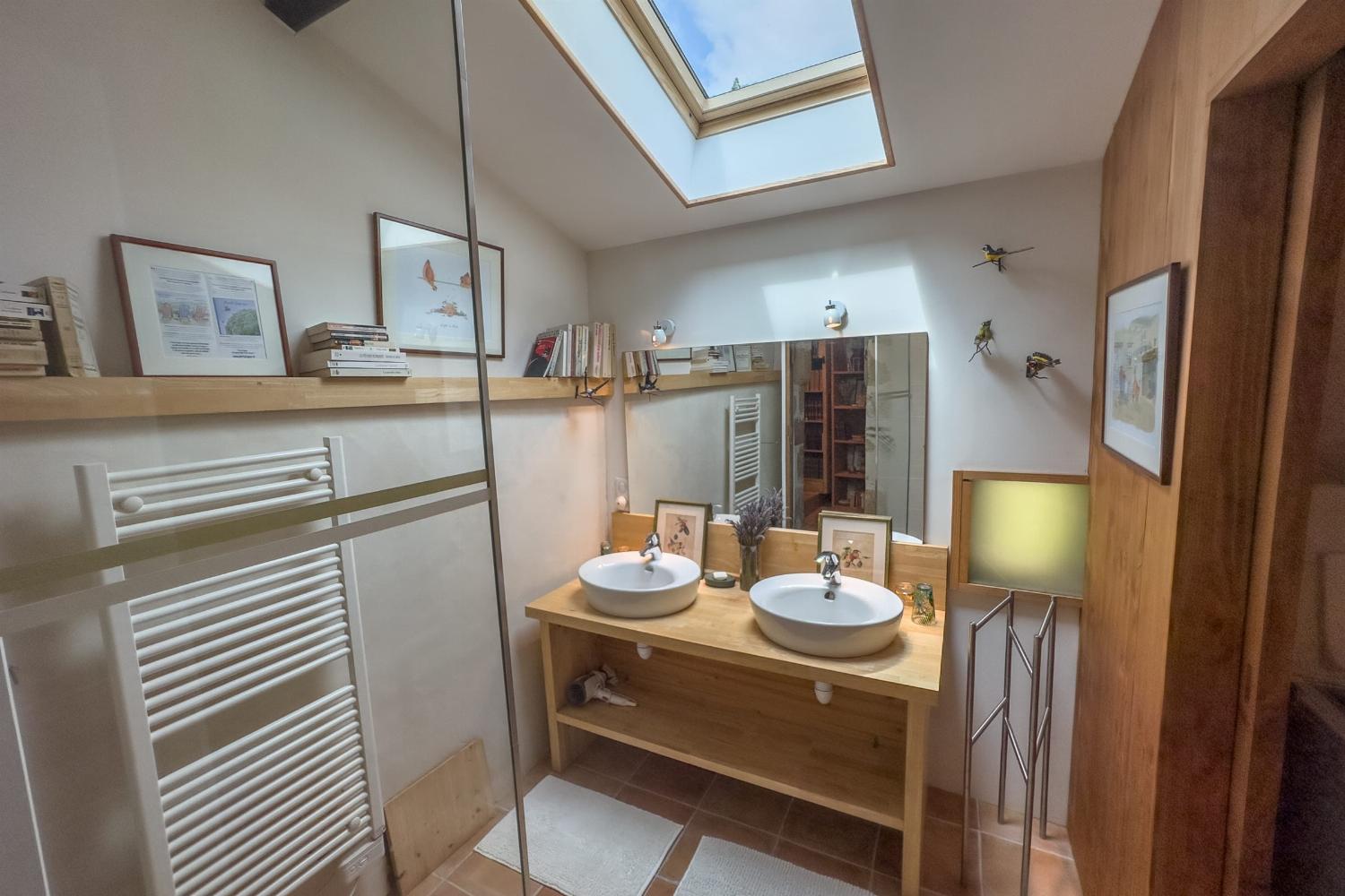 Bathroom | Holiday home in the Gers
