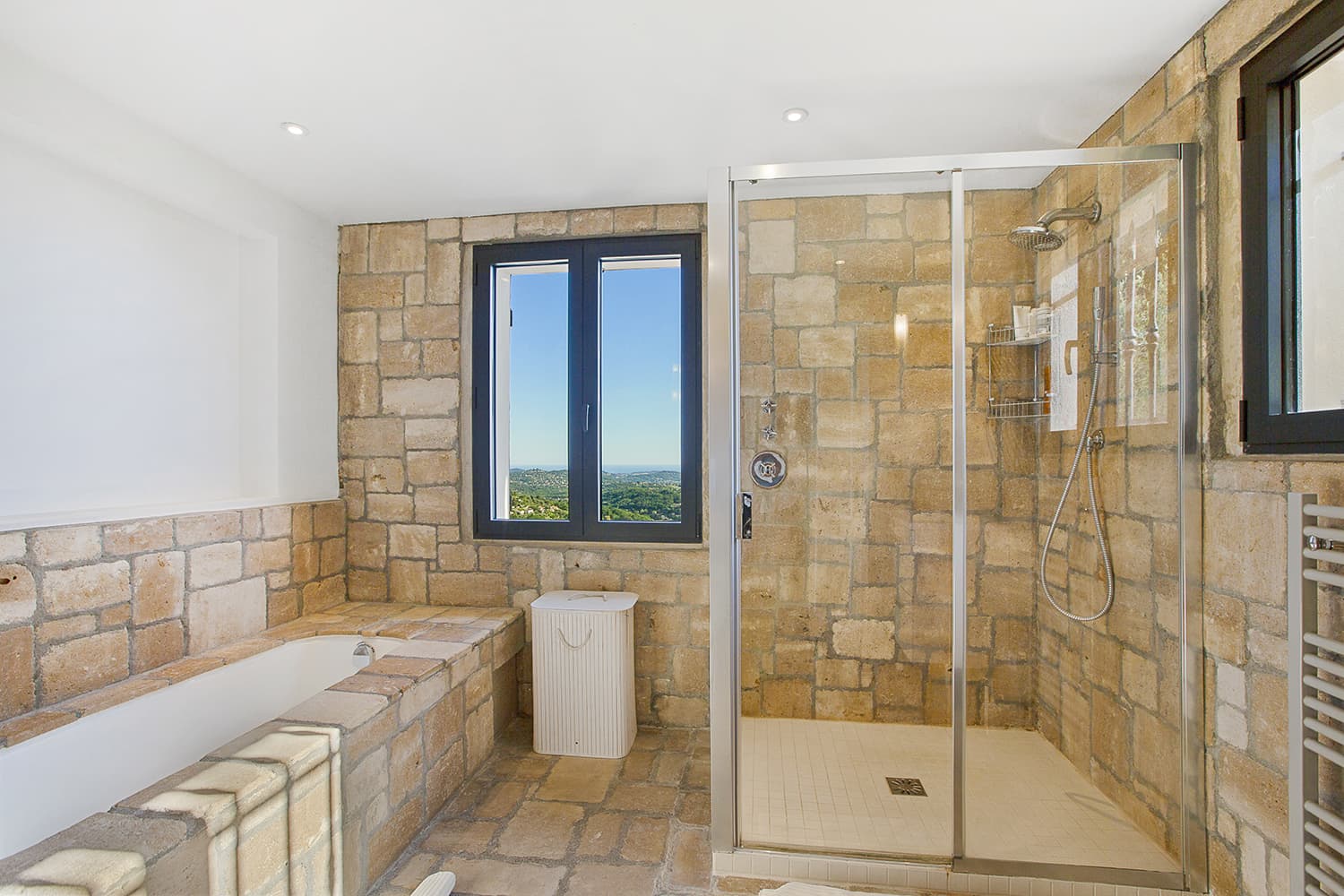 Bathroom | Holiday villa in Provence