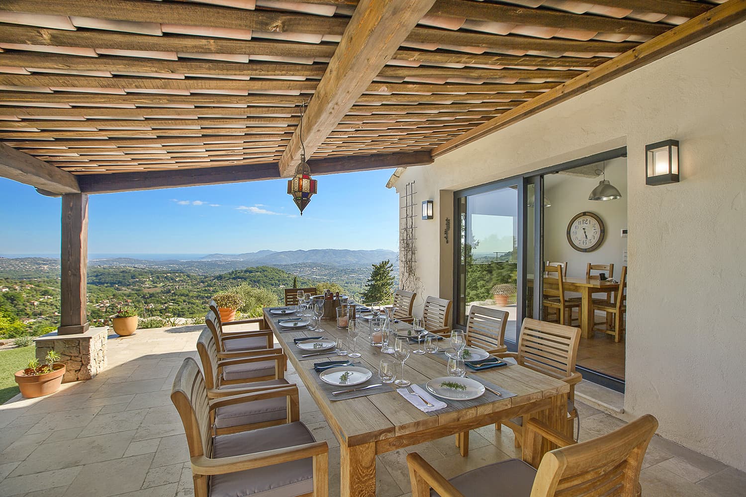 Shaded dining terrace | Holiday villa in Provence