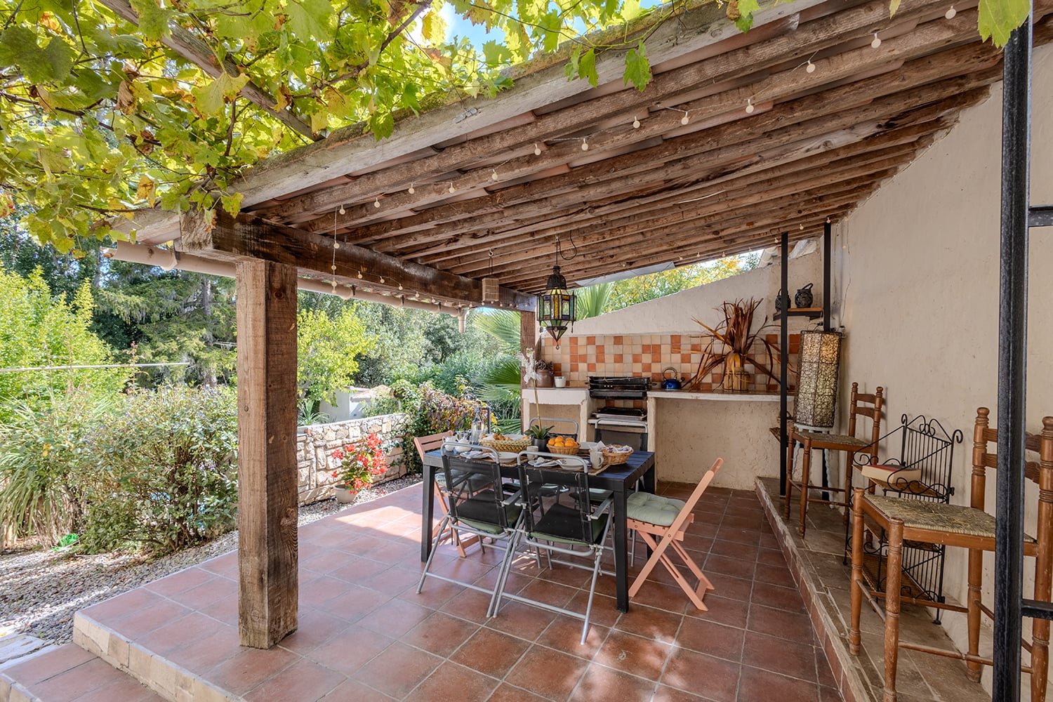 Covered dining terrace