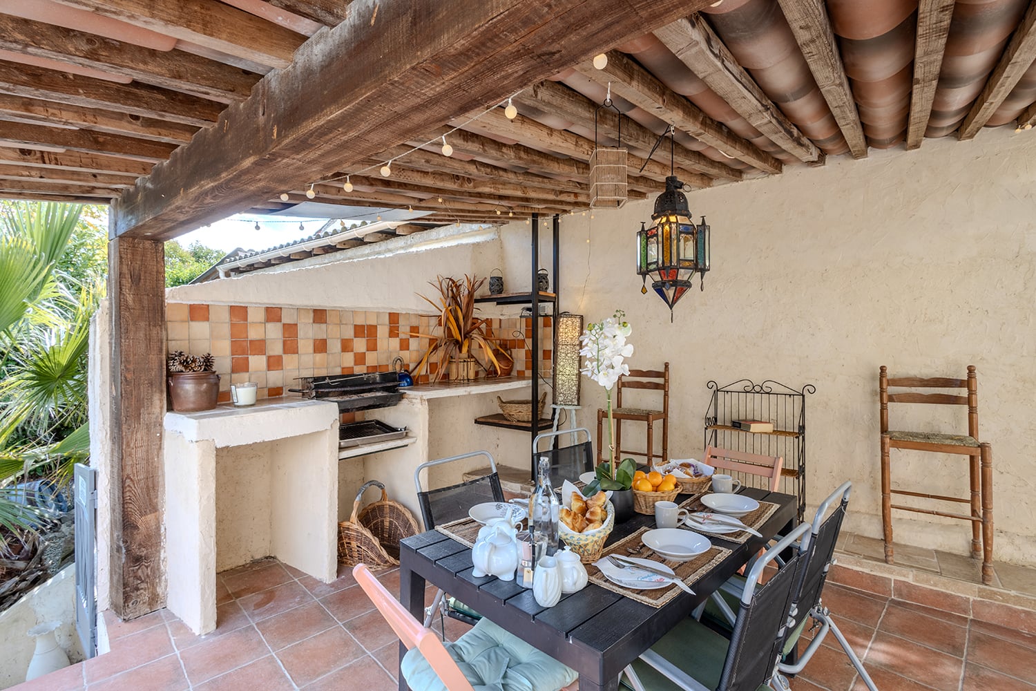 Covered dining terrace