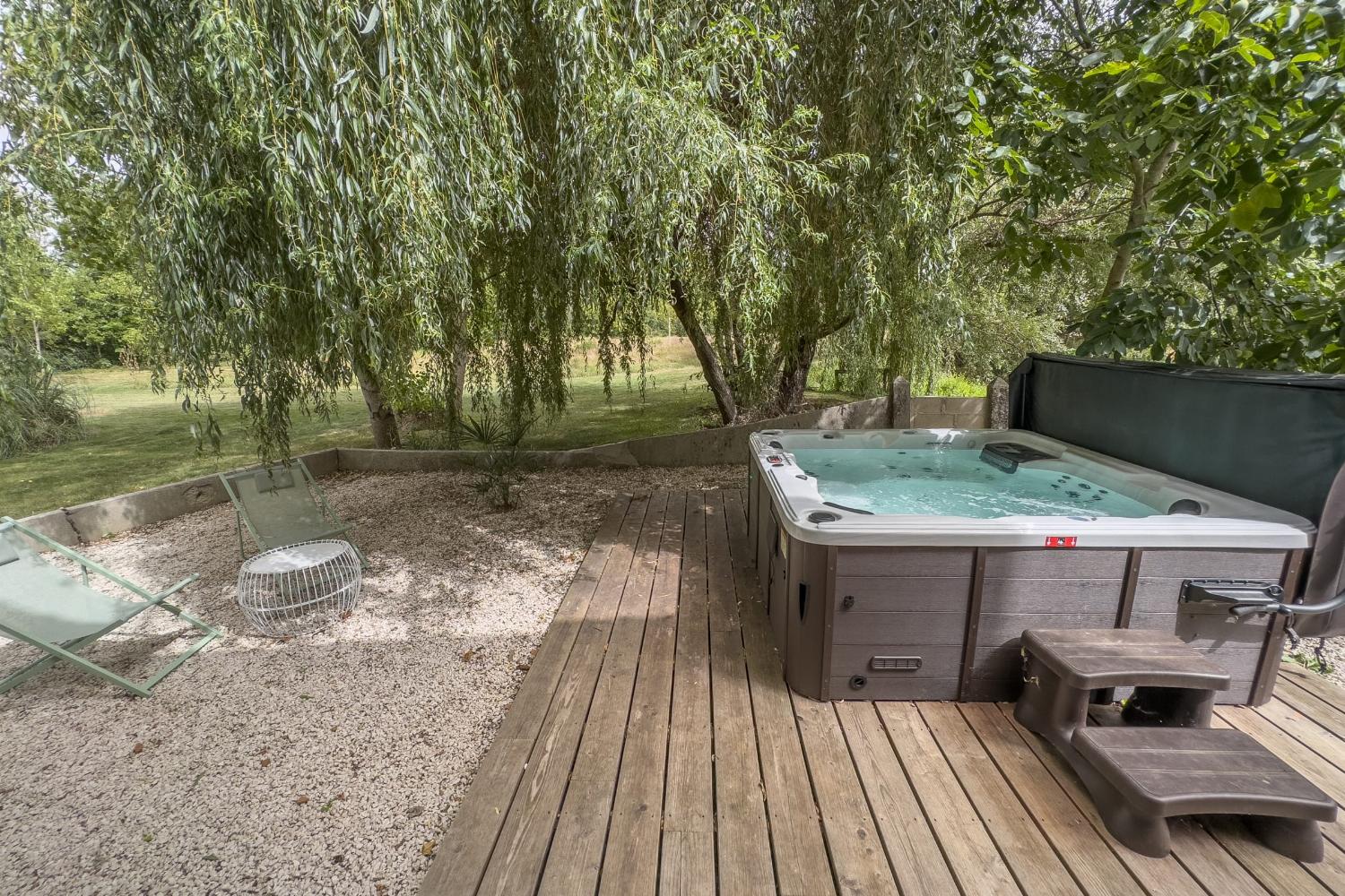 Jacuzzi | Holiday home in Tarn-en-Garonne