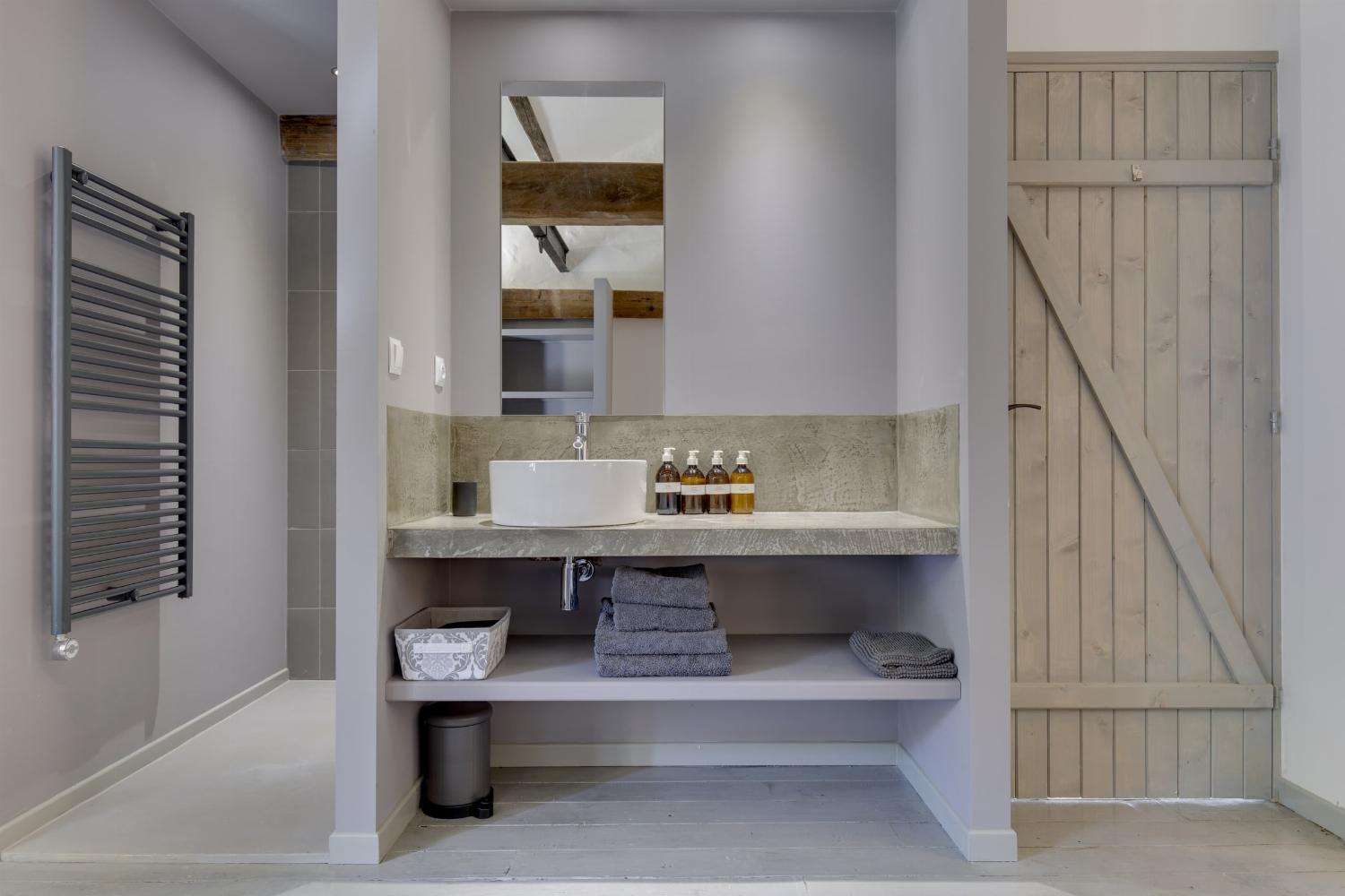 Bathroom | Holiday accommodation in Dordogne