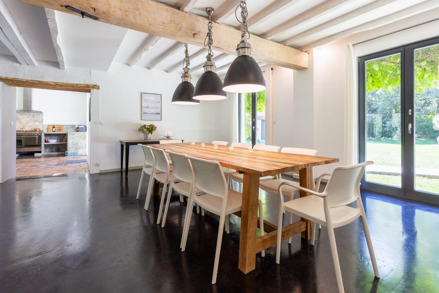 Dining room | Holiday home in Nouvelle-Aquitaine