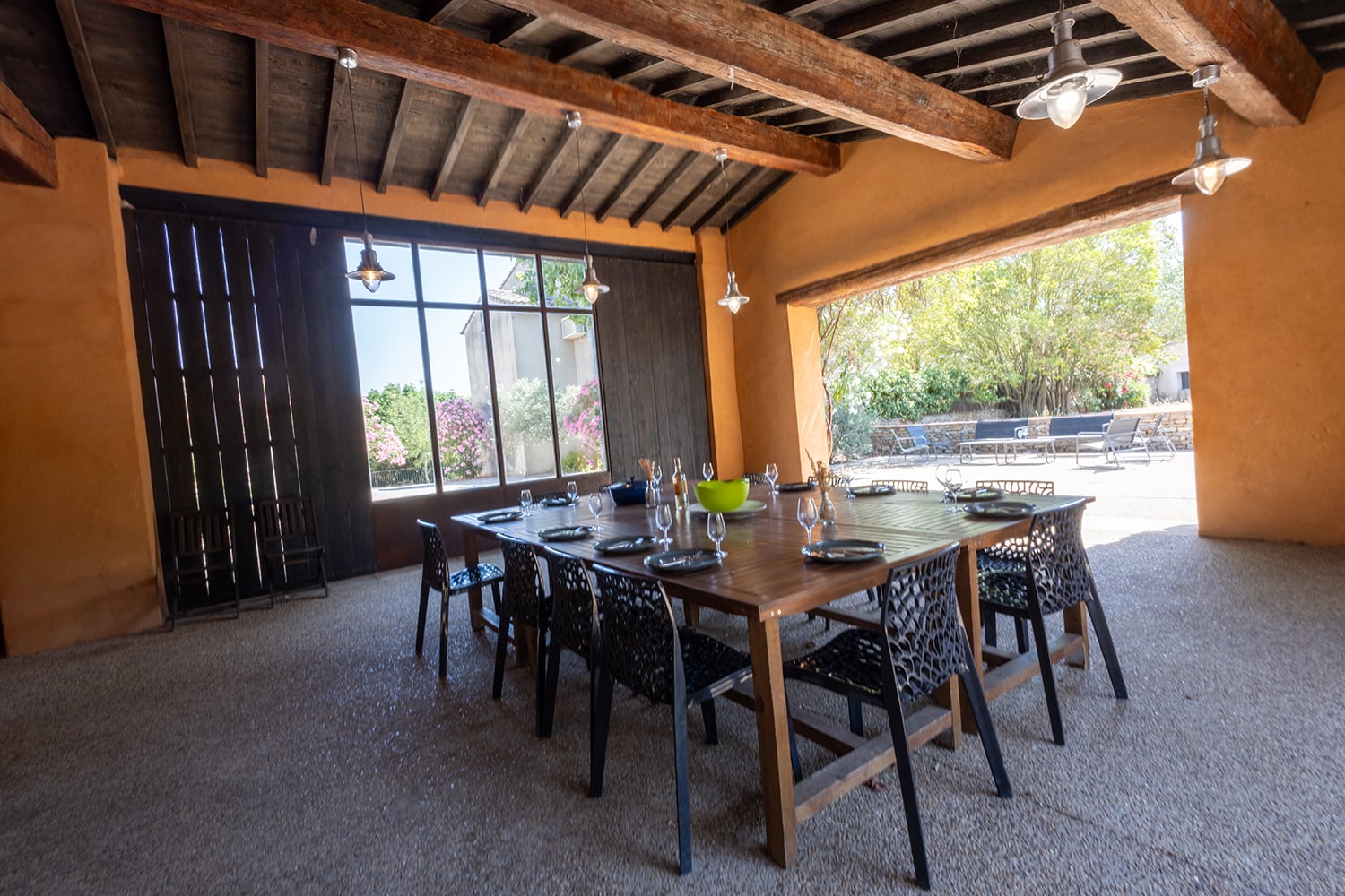 Covered dining terrace