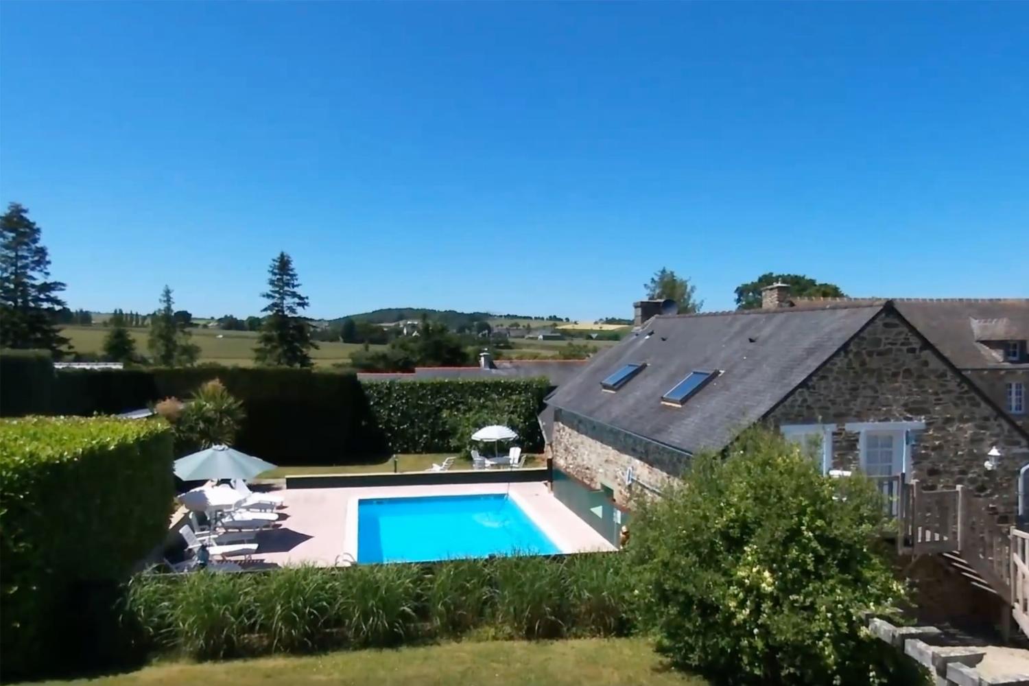 Rental cottage in Brittany with private heated pool
