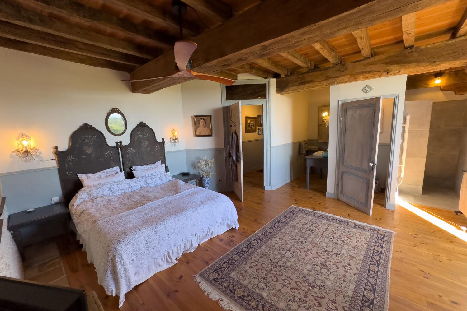 Bedroom | Holiday château in Nouvelle-Aquitaine