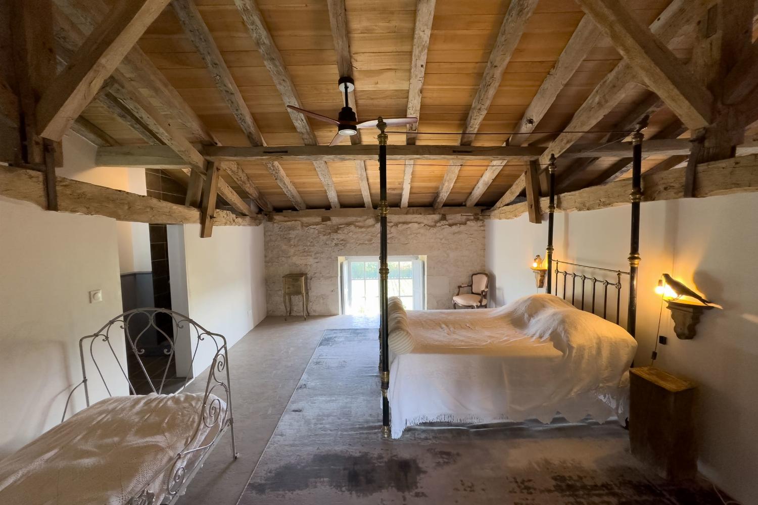 Bedroom | Holiday château in Nouvelle-Aquitaine