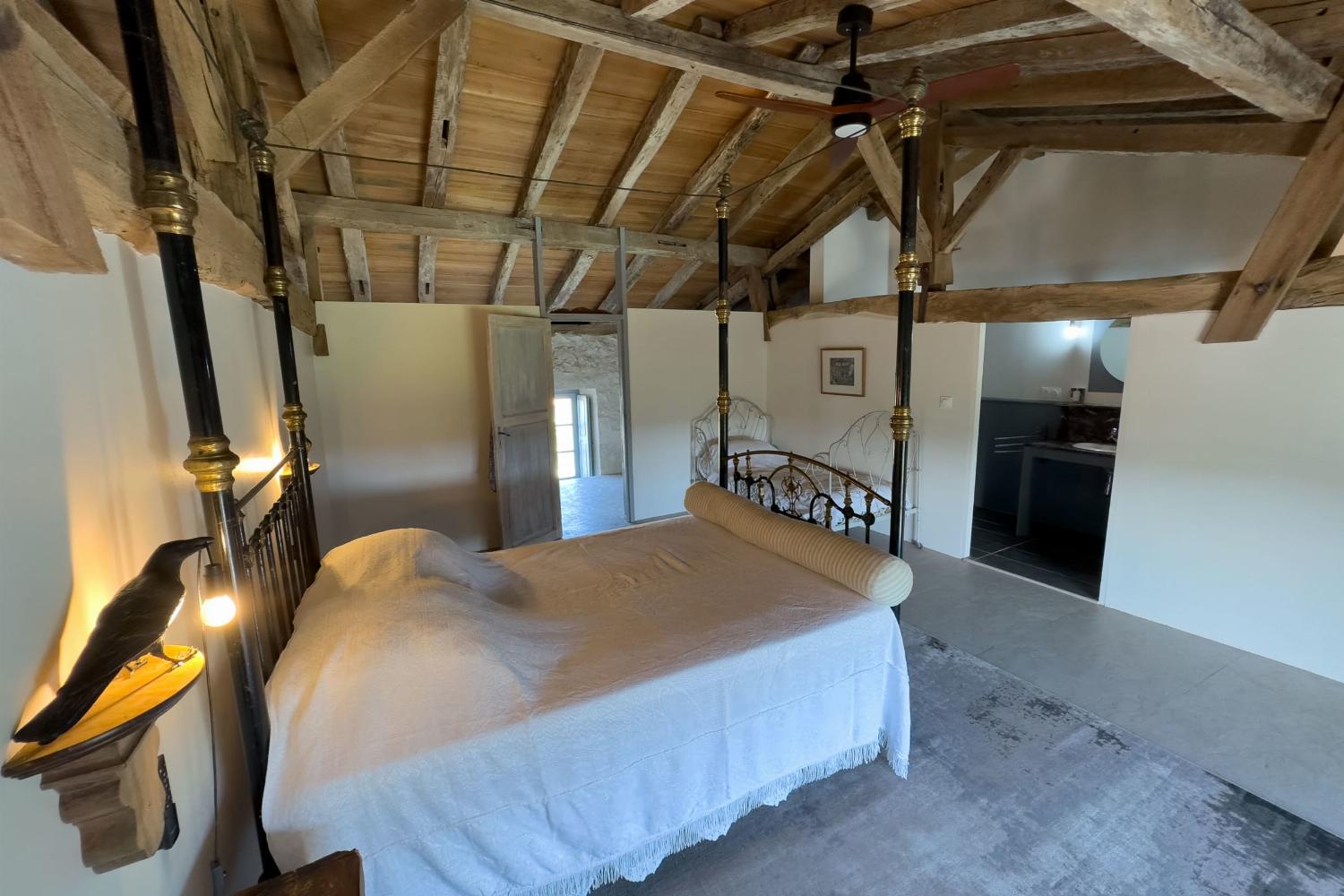 Bedroom | Holiday château in Nouvelle-Aquitaine