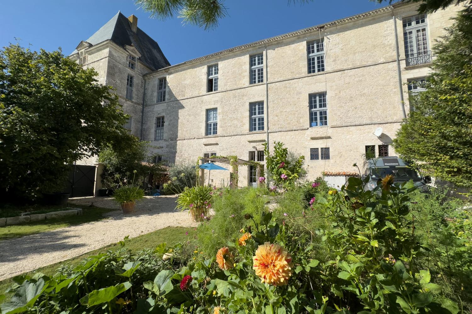 Holiday château in Nouvelle-Aquitaine